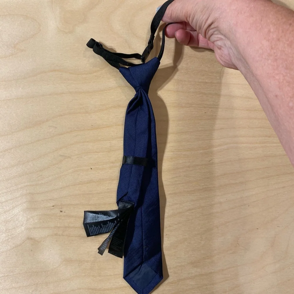 H & M Child’s Tie (H)
